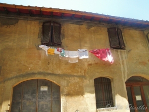 laundry-day-in-san-gimignano-italy-09