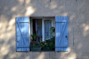 light-blue-shuttered-windows-aix-en-provence-12