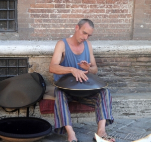 drummer-in-siena-italy-09